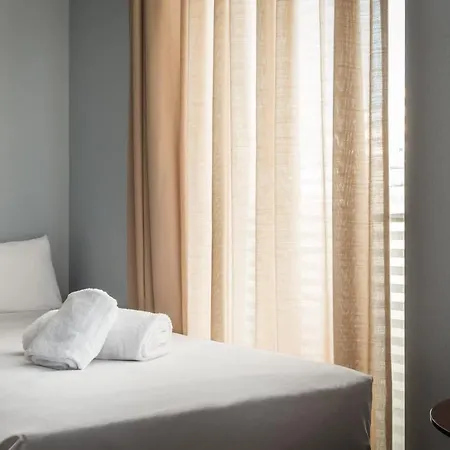 Hotel Madanis L'Hospitalet de Llobregat