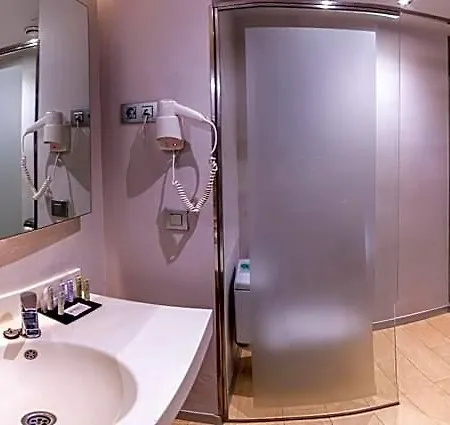 Madanis Hotel 4*